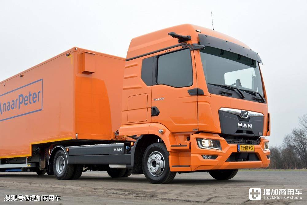 轻卡改半挂,在欧洲都很少见,曼恩tgl改装的半挂牵引车实拍