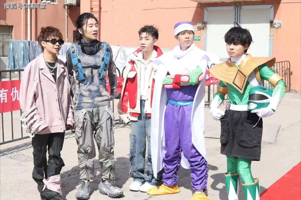 活死人厂牌的五位成员,法老,杨和苏,jarstick,小李pissy,小精灵也已经