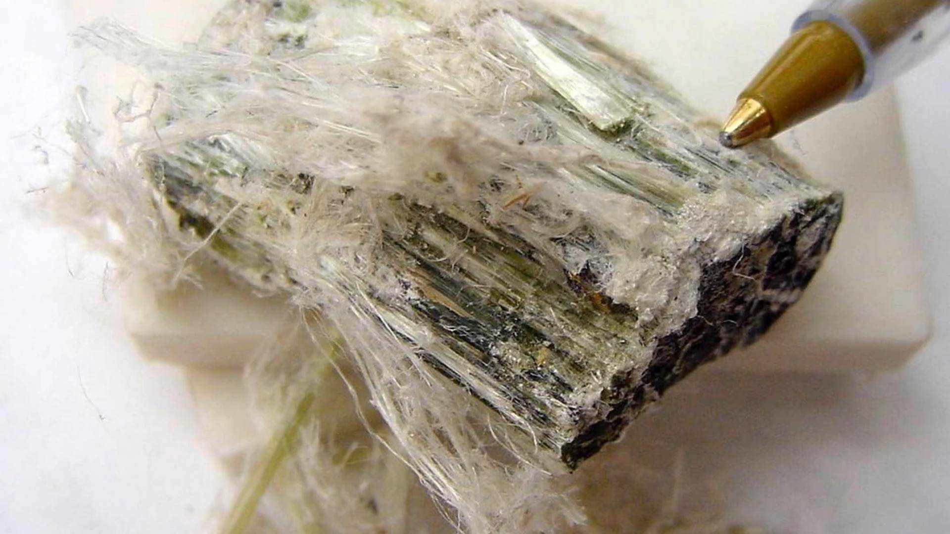 石棉的矿物质具有优良的物理和化学特性,具有耐高温,防火,隔热,隔音