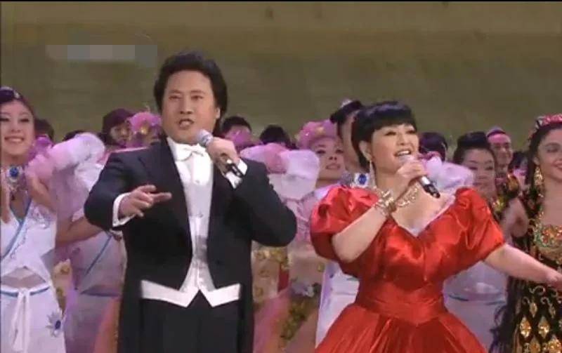 14,2015年:歌曲《共筑中国梦》廖昌永,殷秀梅.