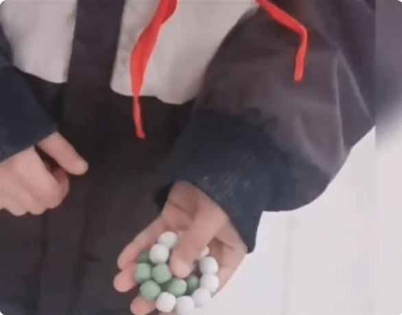 原创            少走几十年弯路？小学生开始流行盘手串解压，家长看后哭笑不得-小孩可以盘手串吗