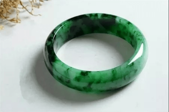 国首地矿科普|如何区别花青翡翠和干青翡翠_颜色_浅绿色_透明度