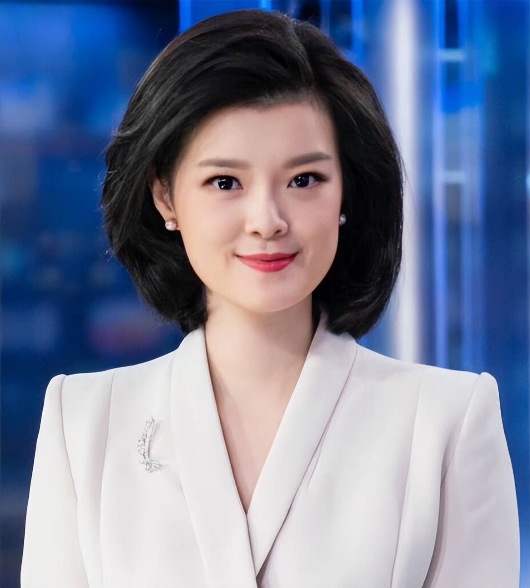 央视主持邹韵走红,全英文采访被赞有"大国气质",学历更不一般_专业