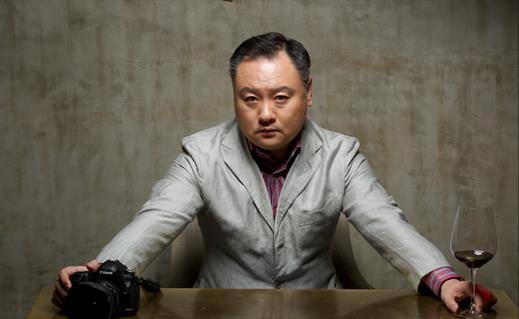 滕华涛是很有才华的年轻导演,2009年导演的电视剧《蜗居》,开启了电视