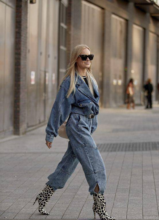 作为全能型时髦icon,itzy的收录专辑中也用牛仔靴搭配出了或性感飒爽