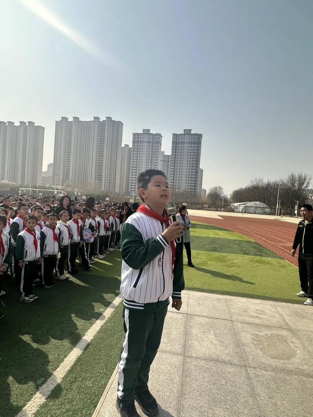 以"演"筑防 安全相伴——忻州市长征小学西校区春季防火疏散演练_活动