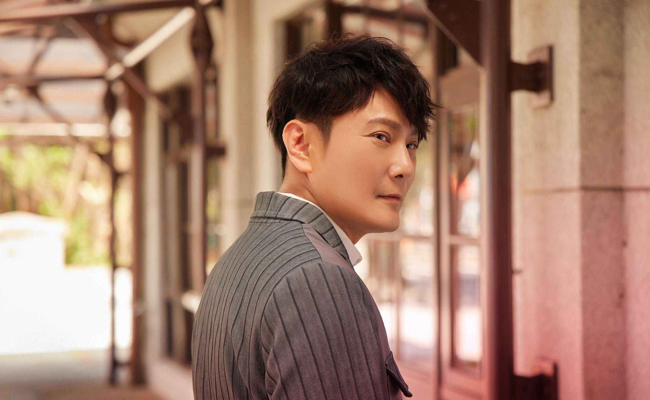 张信哲《就懂了》续航喜夺13冠 亚洲新歌榜制霸前三都jeff_人生_场景