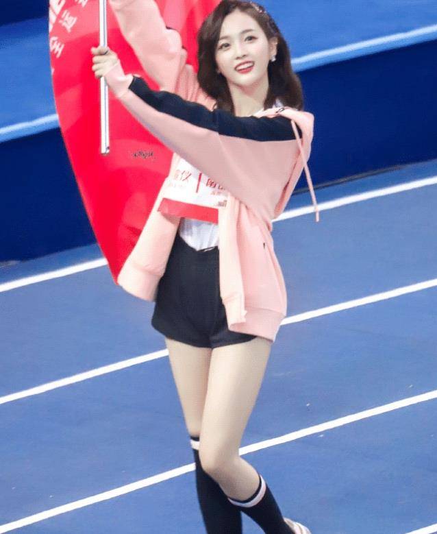 把袜子穿得一长一短,意外成为全场焦点_火箭少女_样式_行动