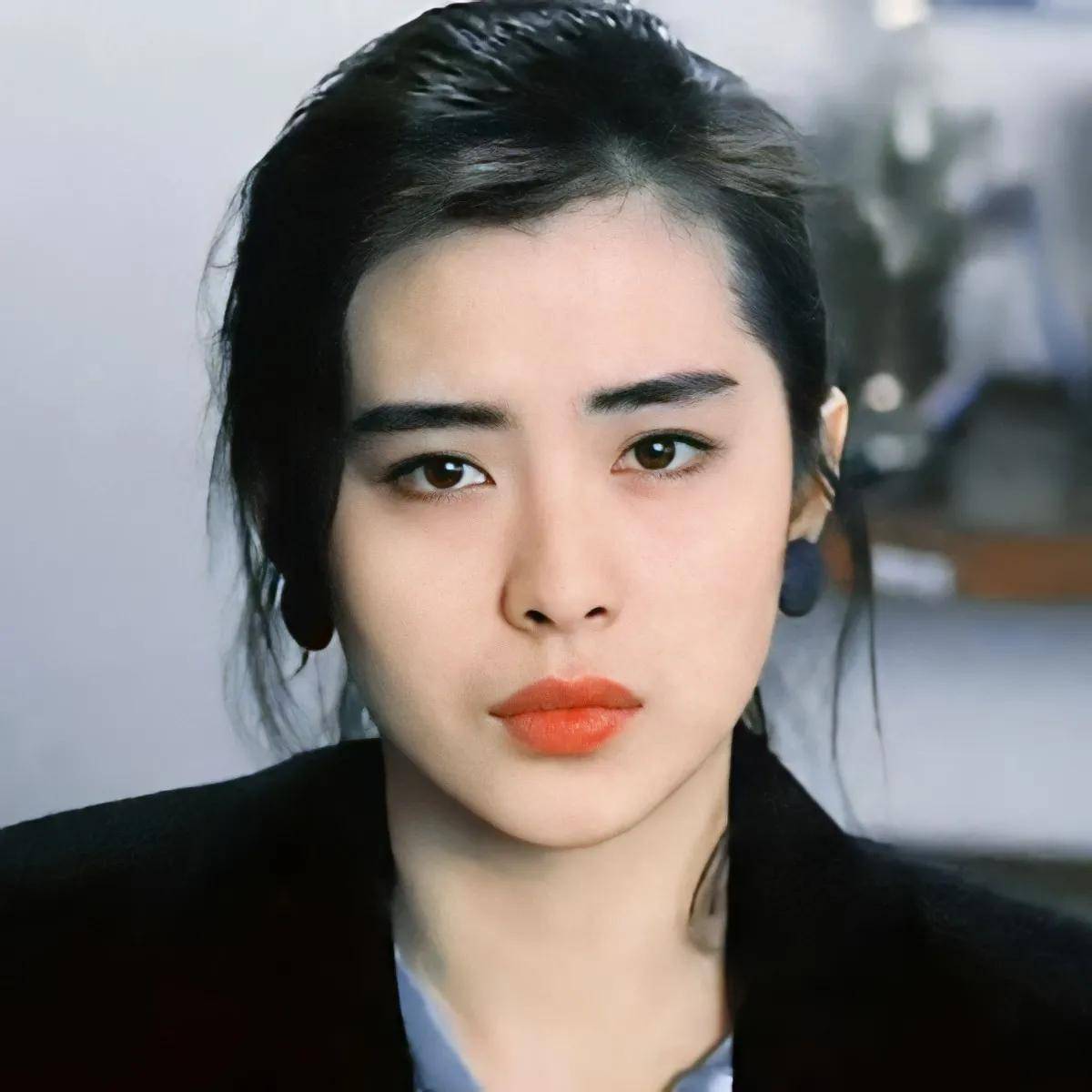 《整蛊专家》关之琳饰演的程乐儿5.《赌神2》邱淑贞饰演的海棠6.