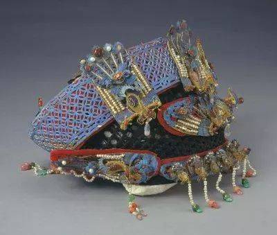 古人究竟有多少种配饰?戴齐一身出门得准备5个小时_凤冠_璎珞_清代