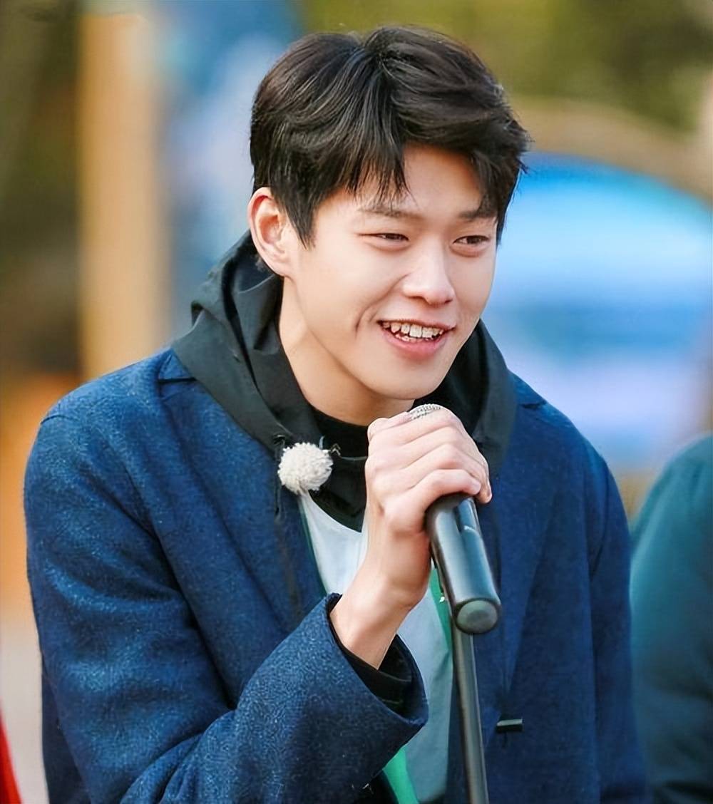 魏大勋突破事业参演谍战剧,恋情绯闻不断,颜值一般,他靠什么混_杨幂