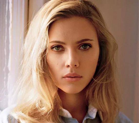 斯嘉丽61约翰逊:好莱坞顶级巨星,永远美丽的"黑寡妇"代言人_时尚