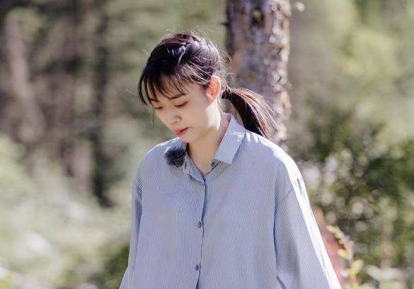 众所周知,信其实并没有结过婚,小丸子是他和前女友张钰凰的非婚生女儿