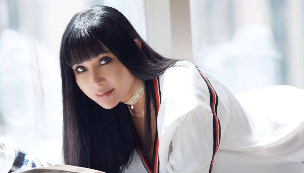 张咪母女穿短裙热舞,相差22岁似双胞胎姐妹,几经沉浮依然乐观_女儿_穿