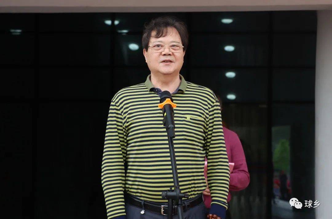 东山中学副校长张开贤希望校友,师生们在比赛中展现出顽强拼搏,团结