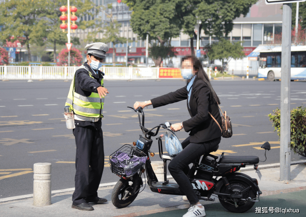 明确了！骑行电动车上路“三不准”，交警：违规上路要罚款、扣车_搜狐汽车_搜狐网
