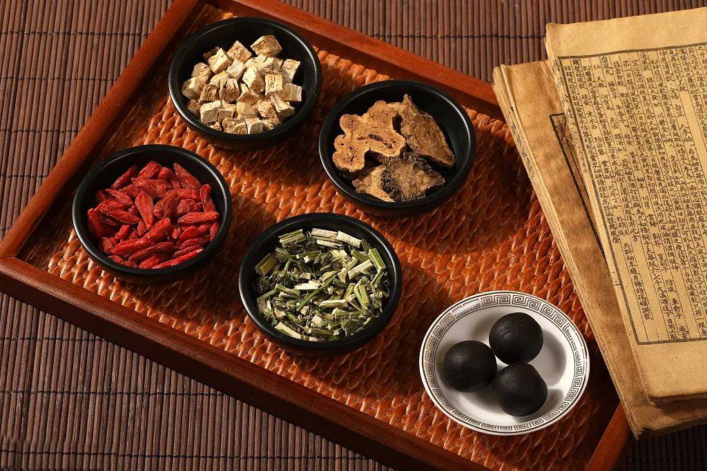 一,二黑首乌丸少年白头切莫慌,乌发秘方帮你忙.