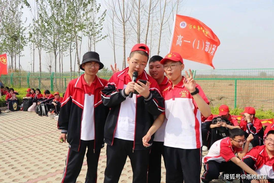 河北衡水:弘扬长征精神,枣强中学举行远足活动