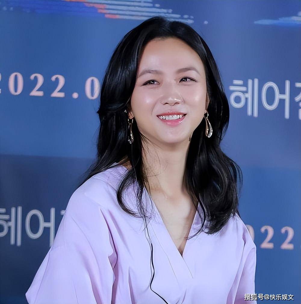 44岁女星汤唯回国扫墓!