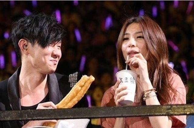 林俊杰10年成家梦破碎,40岁还讨不到老婆,他迟早要娶个名媛_hebe_陈立