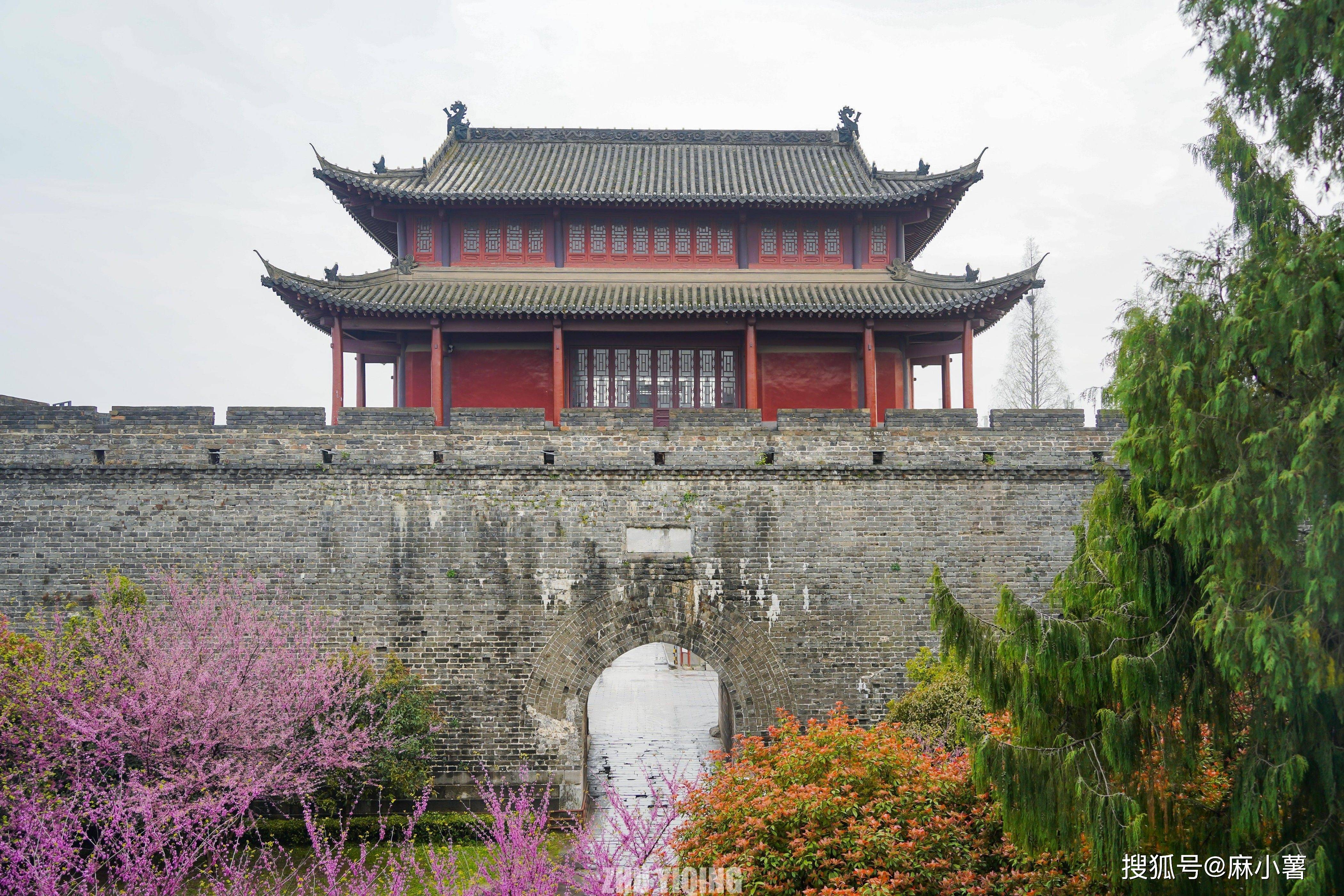 荆州千年历史古城,跨越15个朝代,是二十四座历史文化名城之一