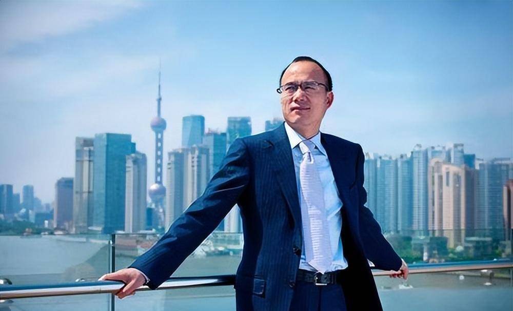 主持人王津元:嫁给大4岁富豪郭广昌,生下3个孩子,今52岁很幸福_父母