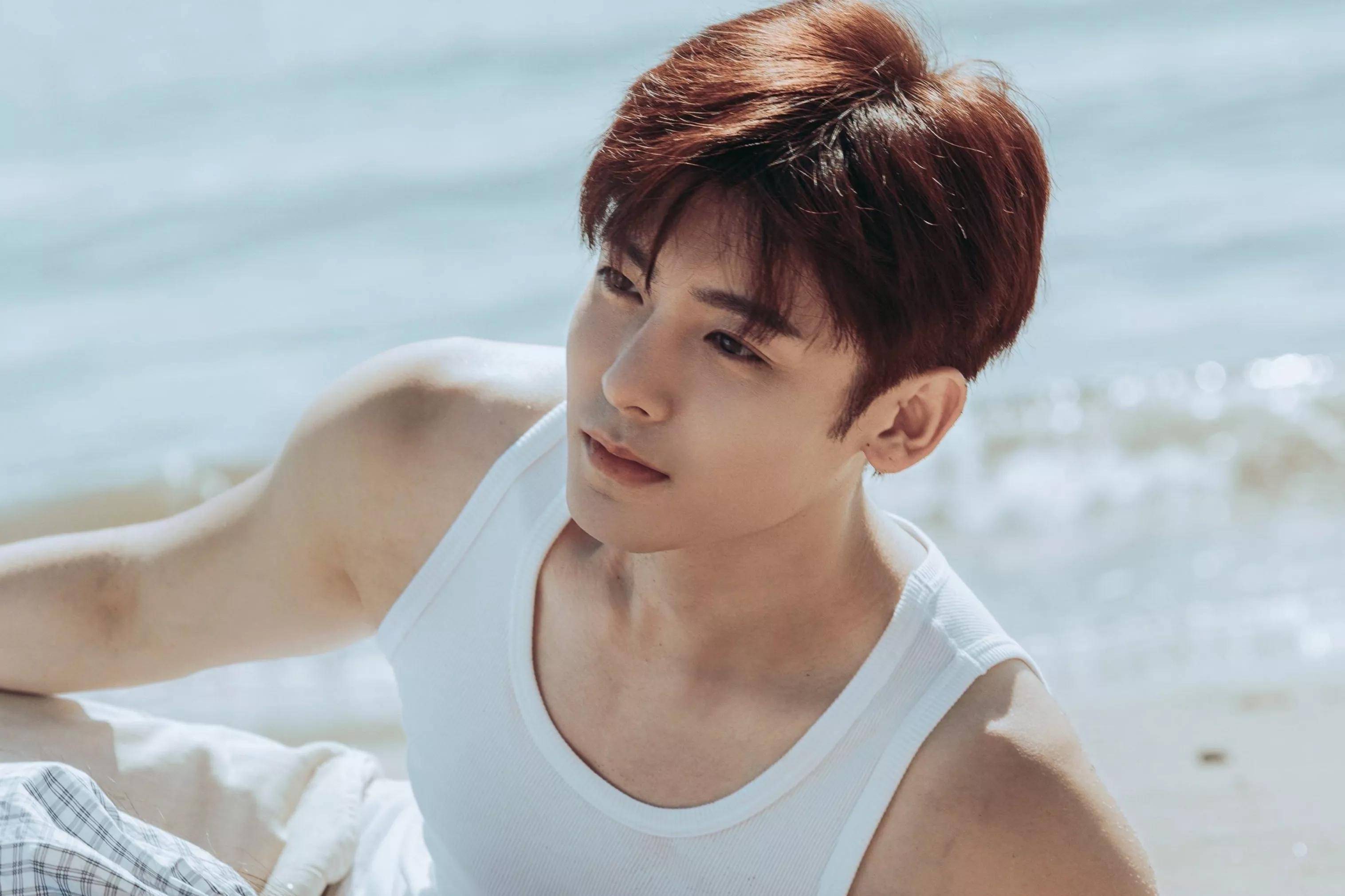 娱乐圈九位"女装大佬",男装够帅气了,没想到女装更惊艳_长相_龚俊_张