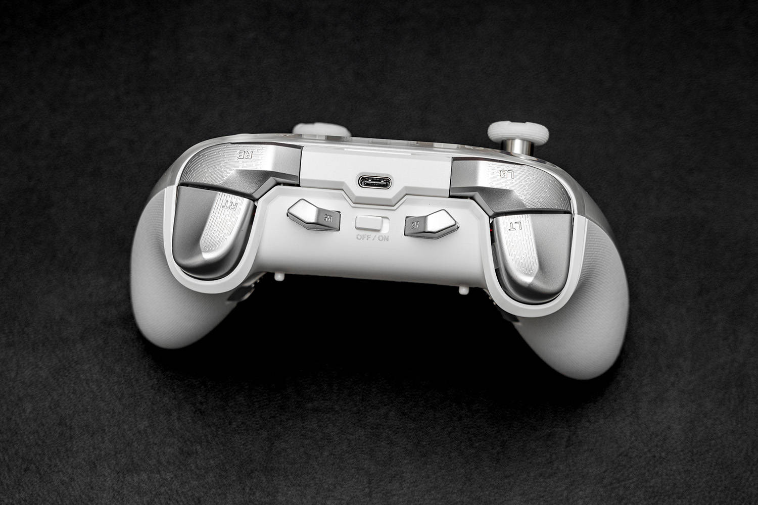 全平台通吃、瞬发光轴微动、六轴体感，北通宙斯2游戏手柄评测