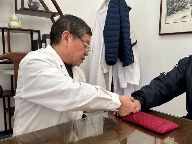 你身边的男科医生杨栋:肾好的男人外表有哪些特征?_女人_精液_腰部