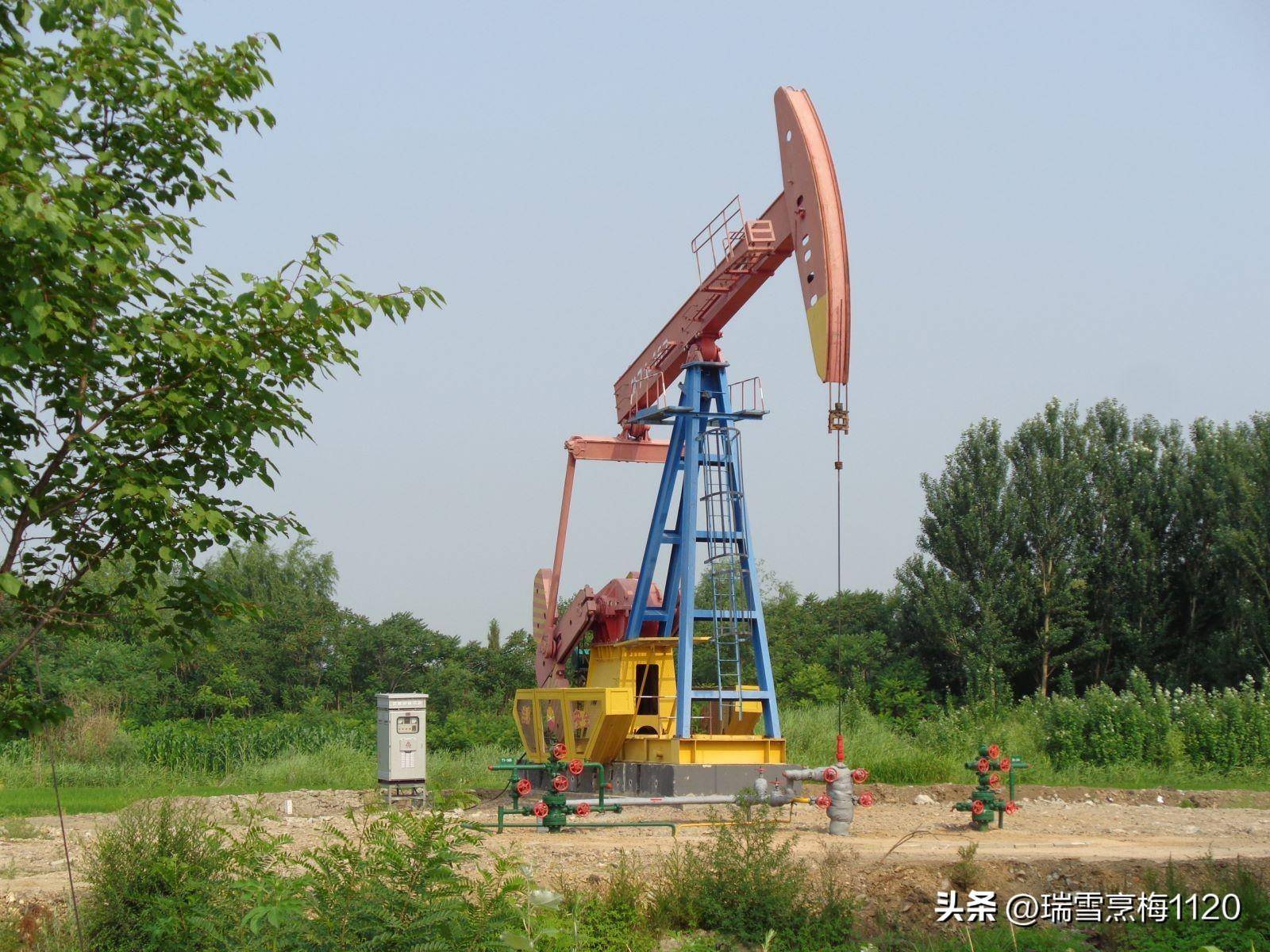 李范屯处在辽河油田沈阳采油厂开采范围内.