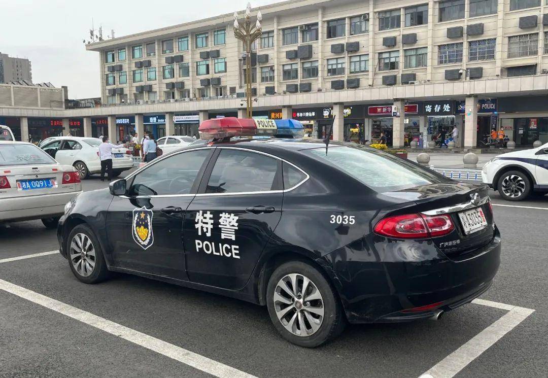 长沙土特产 丨 黑制服,广汽菲亚特菲翔警车fiat viaggio