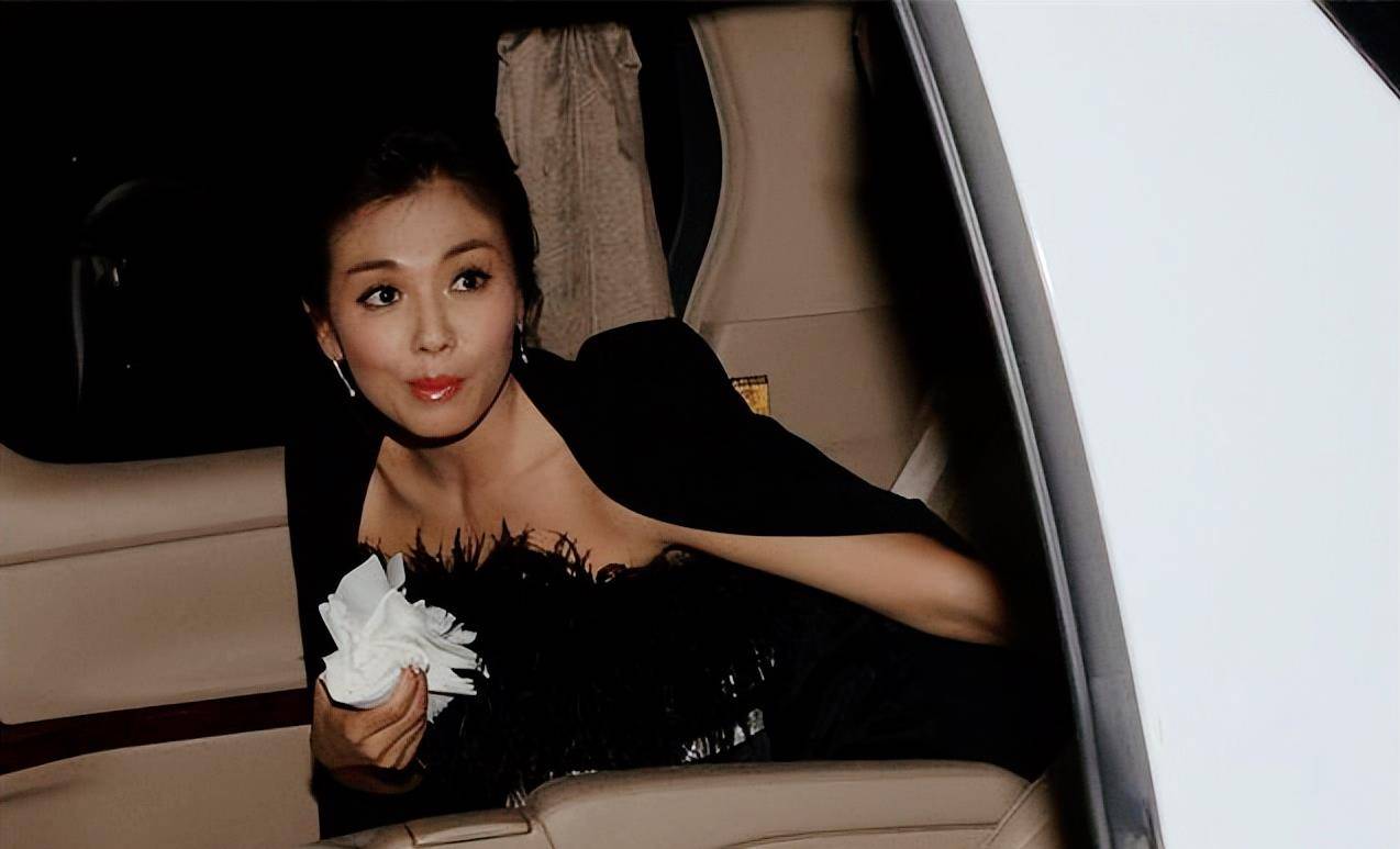 韩国KBS演技大奖红毯 女星尴尬摔倒_手机凤凰网