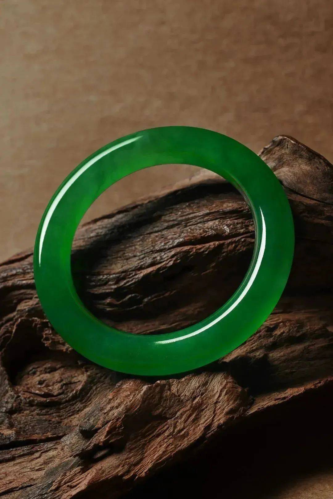 翡翠的魅力!6000万元,创拍卖史上最高价手镯纪录_mm_尺寸_玉环