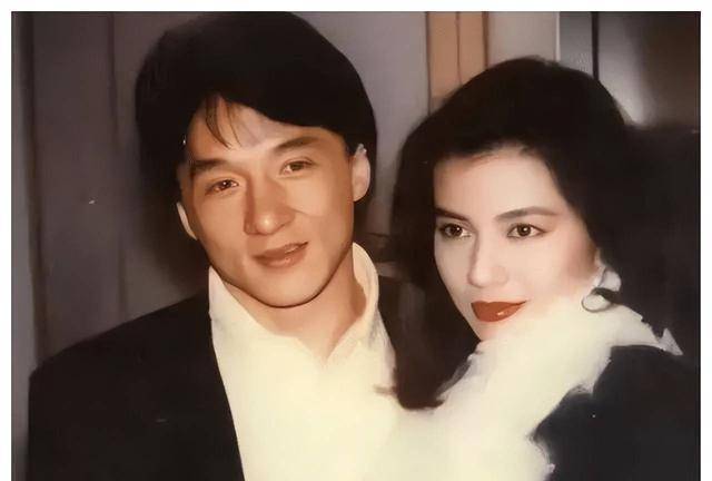 成龙与钟楚红20,1989年,成龙第一次遇到了李嘉欣,李嘉欣的美丽让她过