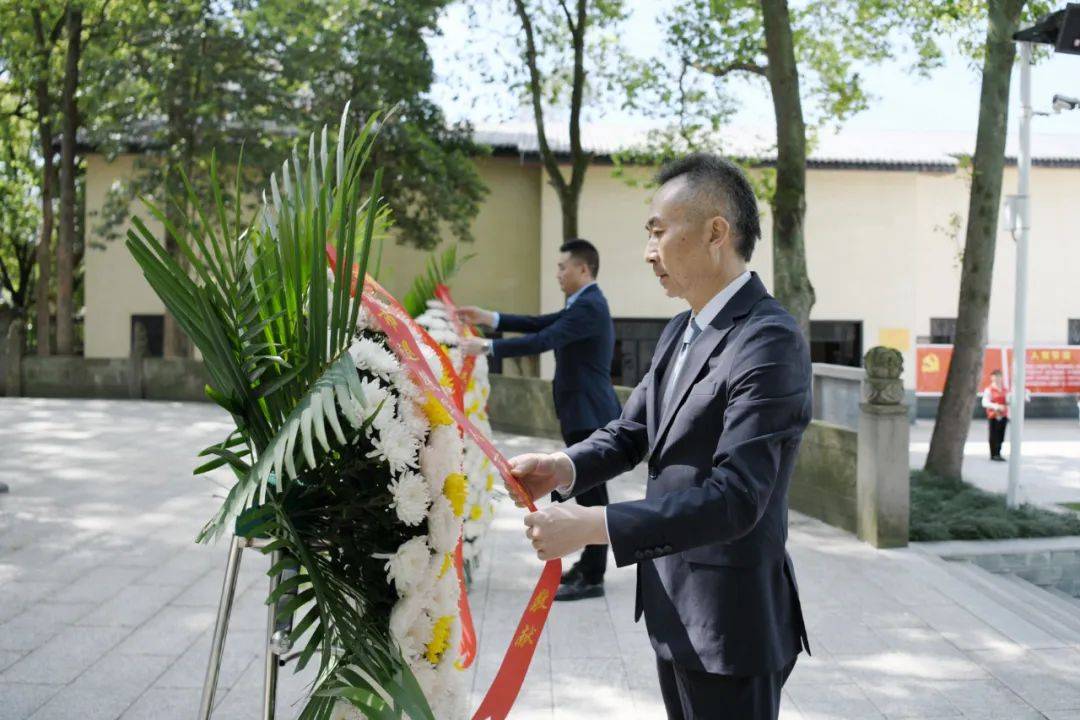 重庆市退役军人事务局举行"2023·崇尚·清明祭英烈"主题活动_烈士