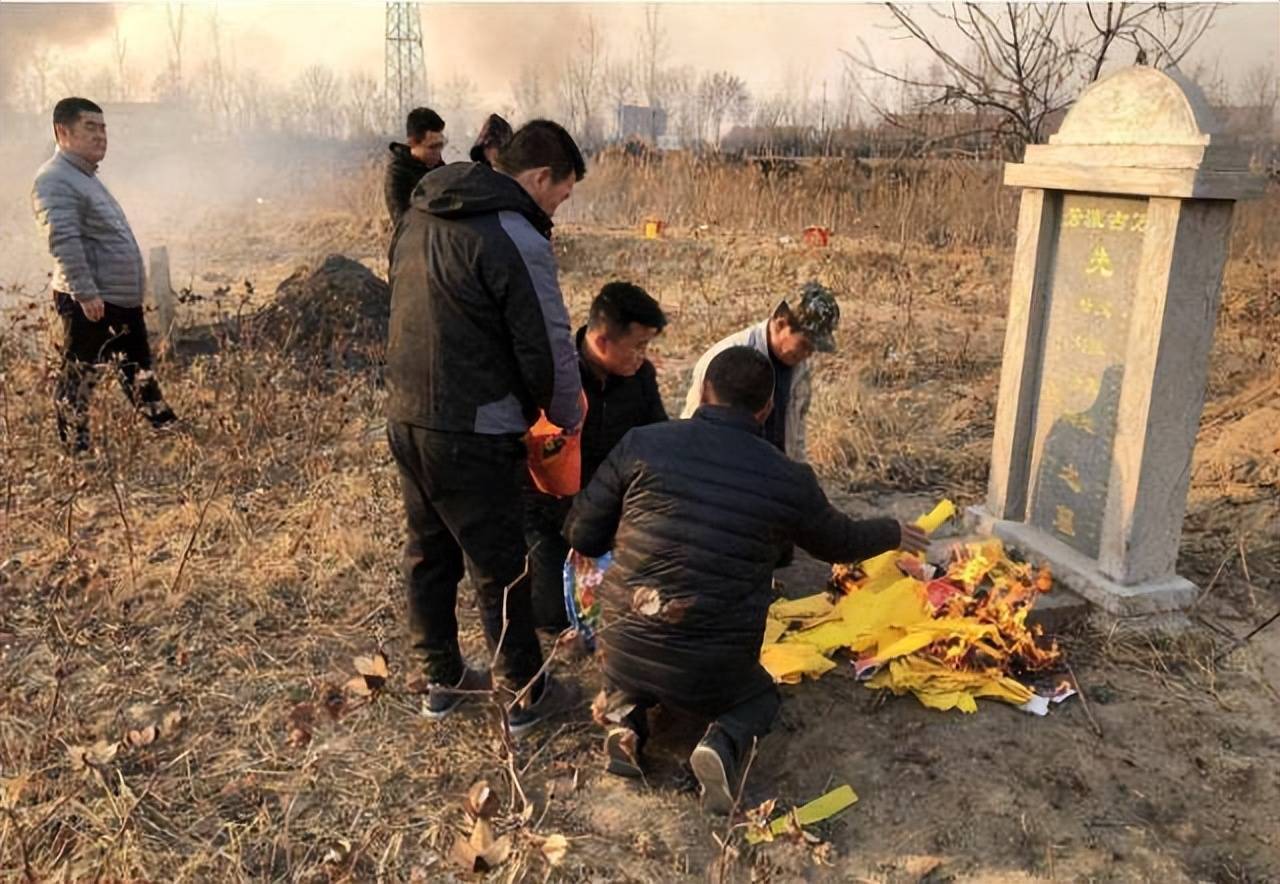 多地清明节禁烧冥币纸币,老百姓举双手赞同,文明祭祀值得提倡_纸钱