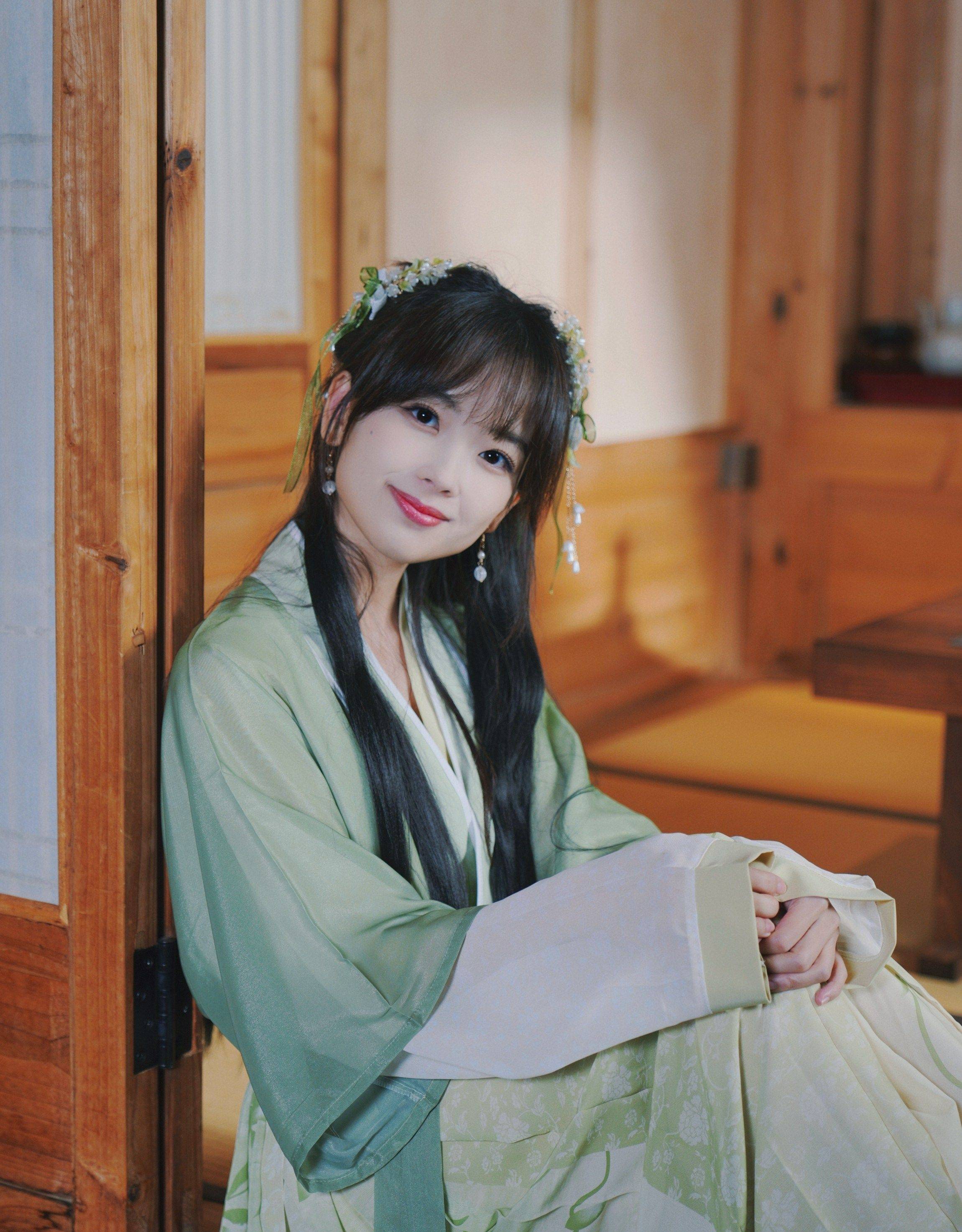 王冰冰清明汉服优雅写真_造型_大片_白衣