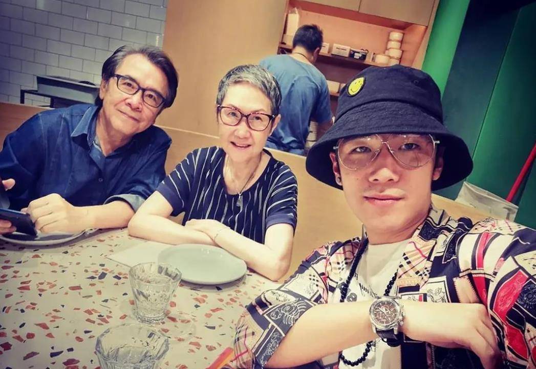 个人认为,如若姜大卫一家真的定居内地,对于夫妻俩本身以及影迷来说