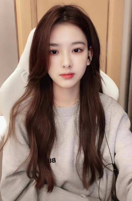 汪峰女儿汪曼熙,17岁颜值高舞技好,章子怡弥补了她缺失的母爱_苹果_王