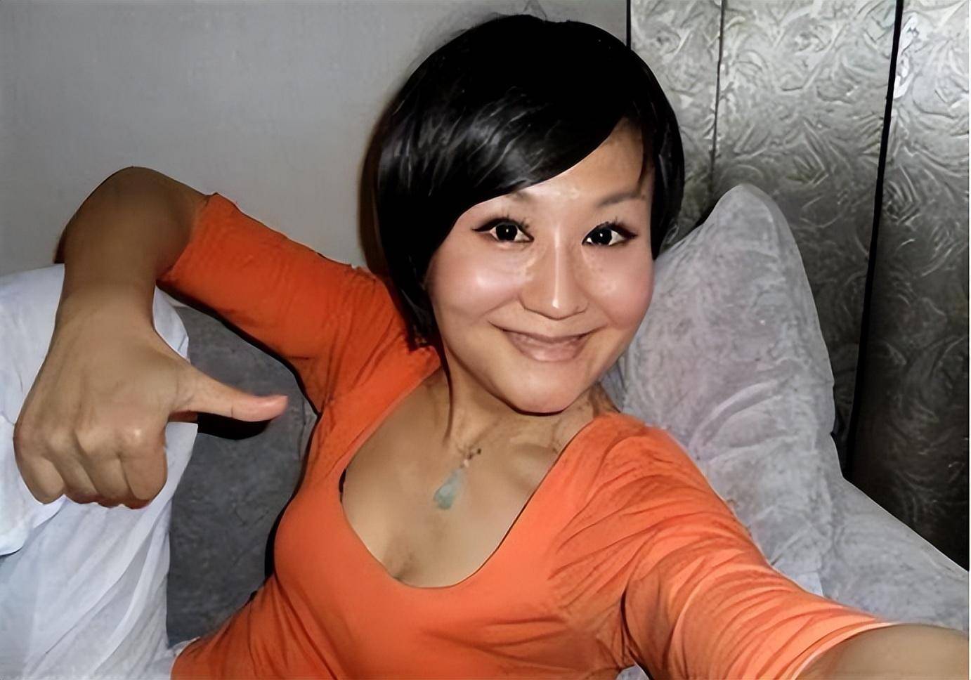 "电视主持"曹晴:嫁国外医生,婚后挨饿受虐,一包姨妈