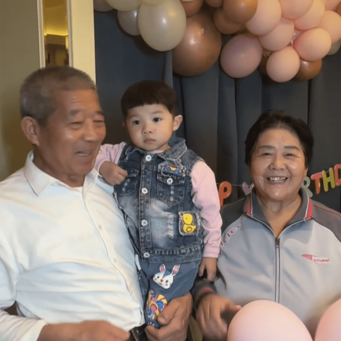 曝3岁小天赐70岁妈妈脑梗住院,爸爸独自照顾女儿,无人给其送饭_先生