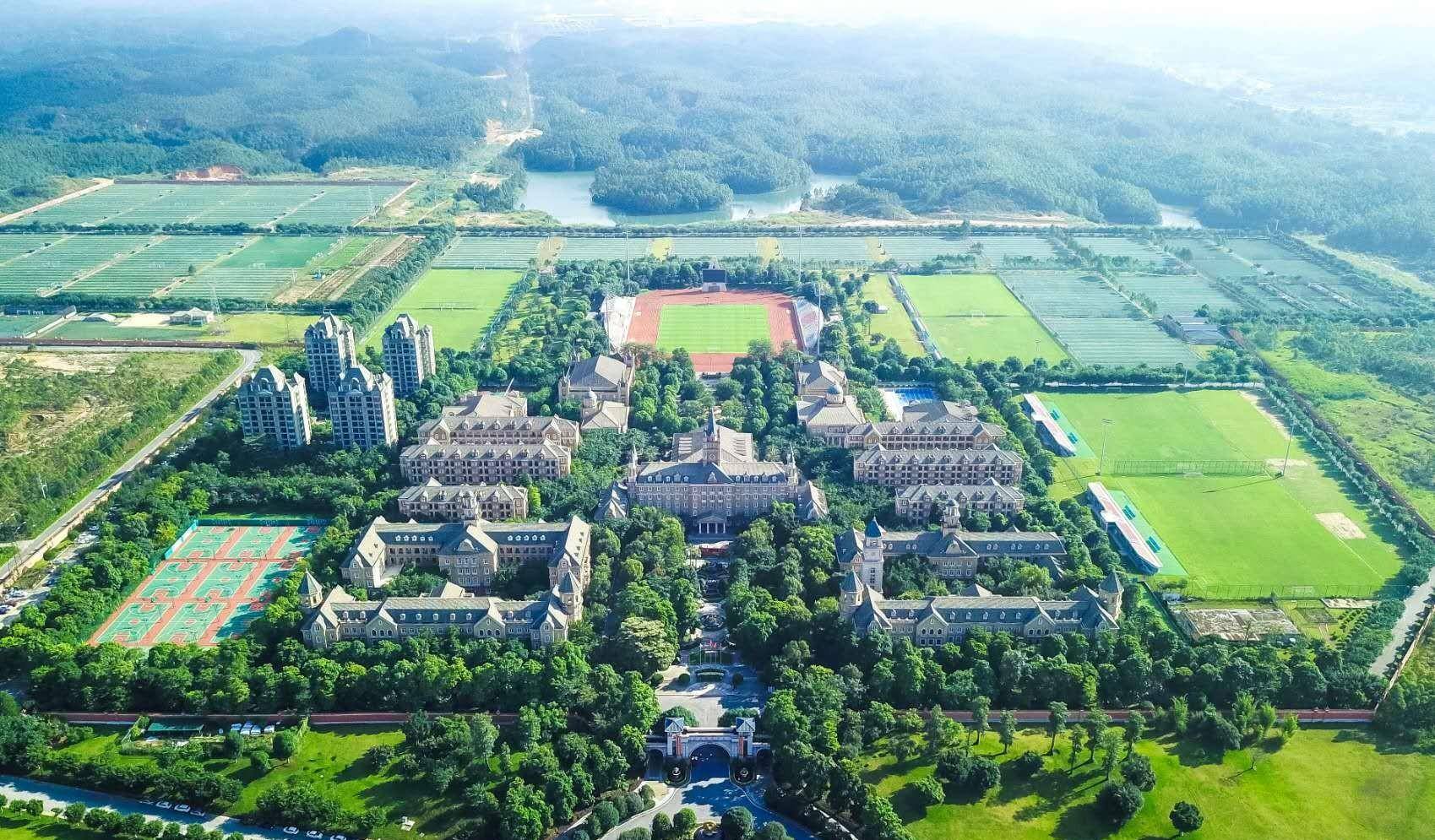 据恒大足校2020年招生负责人蔡光辉介绍,本学年招生自5月18日开启后