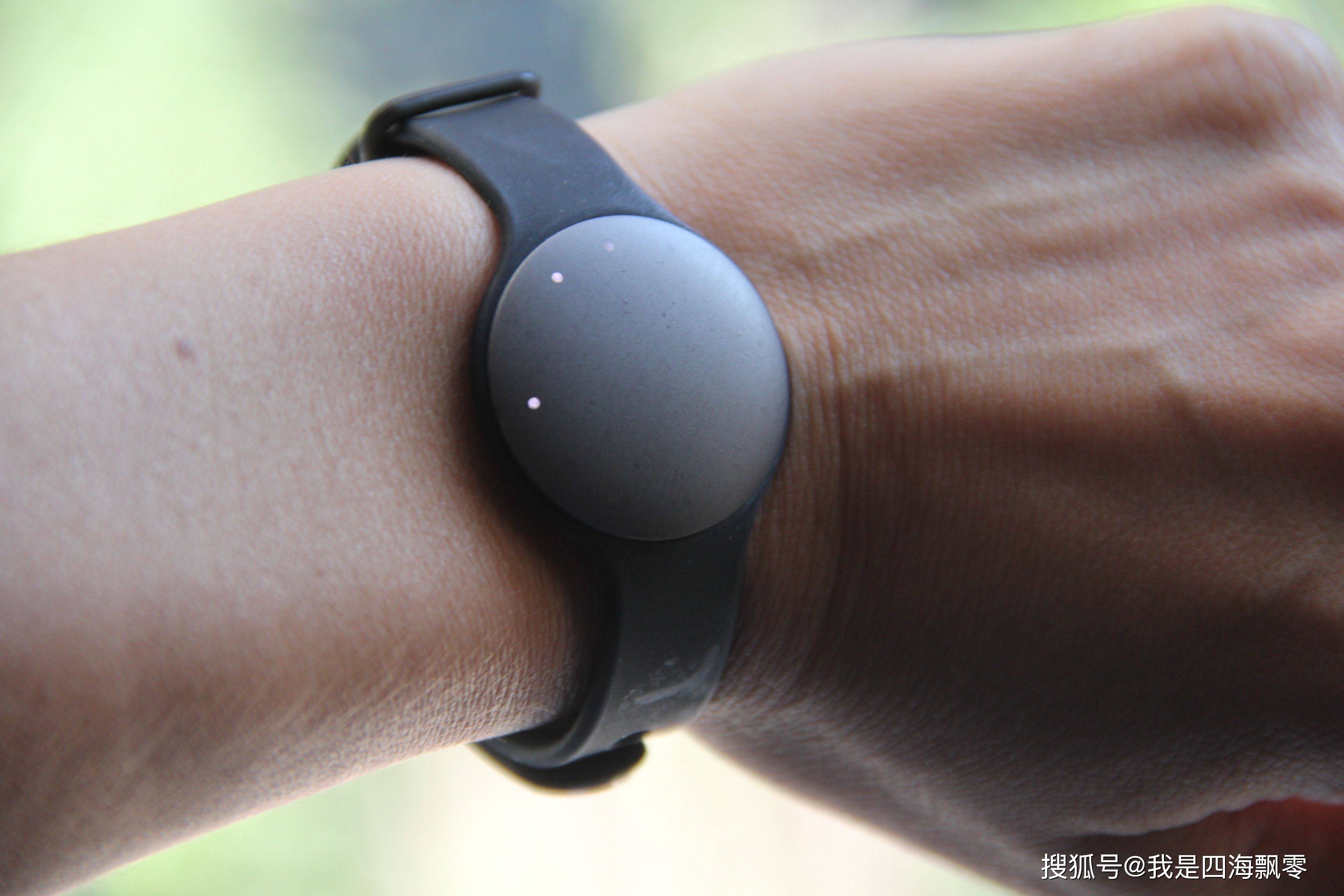 试一下智能戒指(quzzz ring),小巧轻便很容易忘记它的存在!