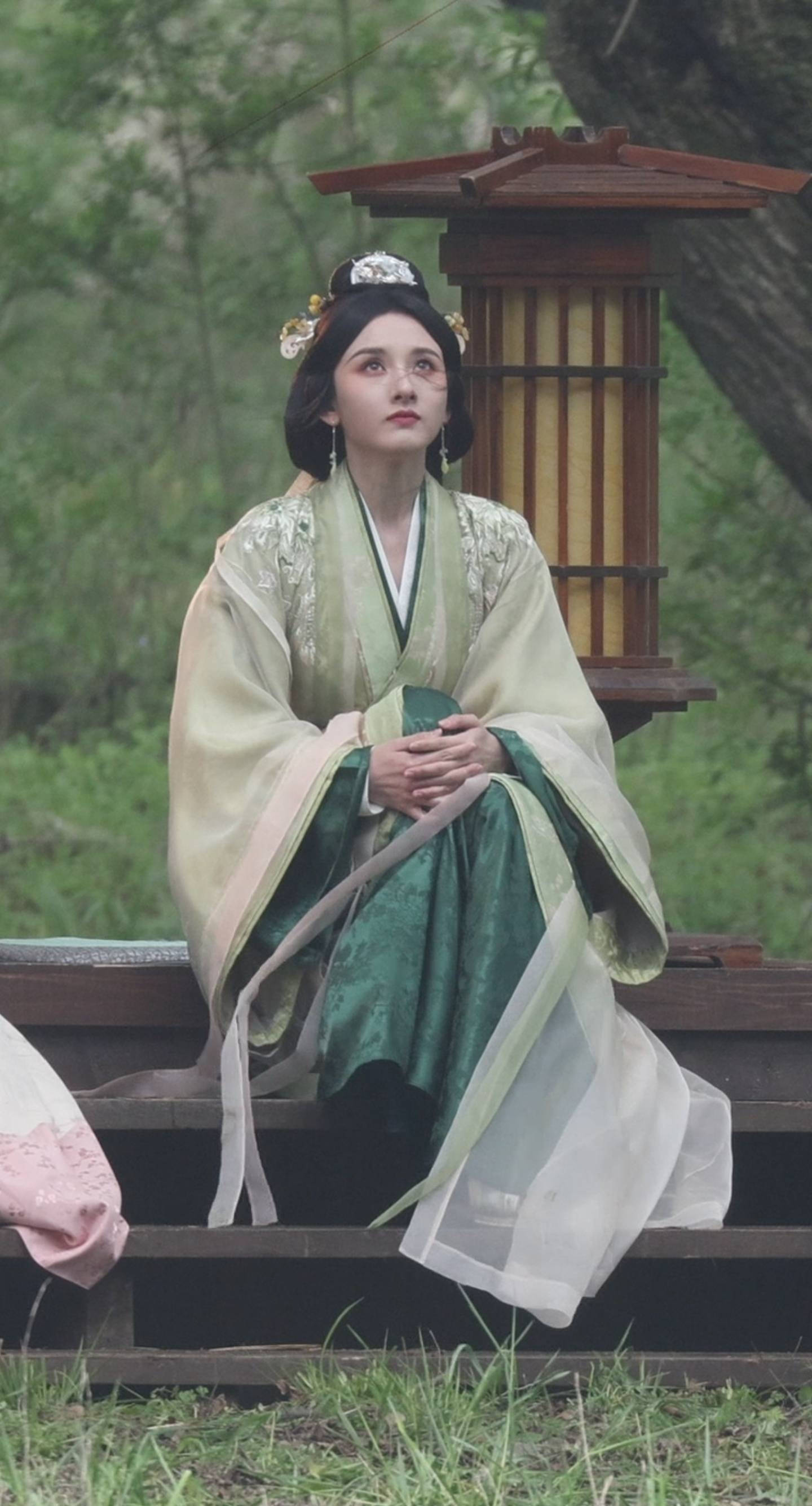 宋祖儿青衫古装照婉约清丽 妆容娇嫩似出水芙蓉-搜狐大视野-搜狐新闻