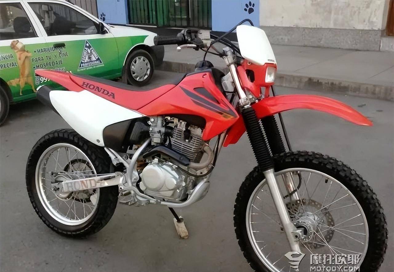 叫重庆人,是早期重庆组装摩托车产业的真实写照,该车模仿自本田crf230