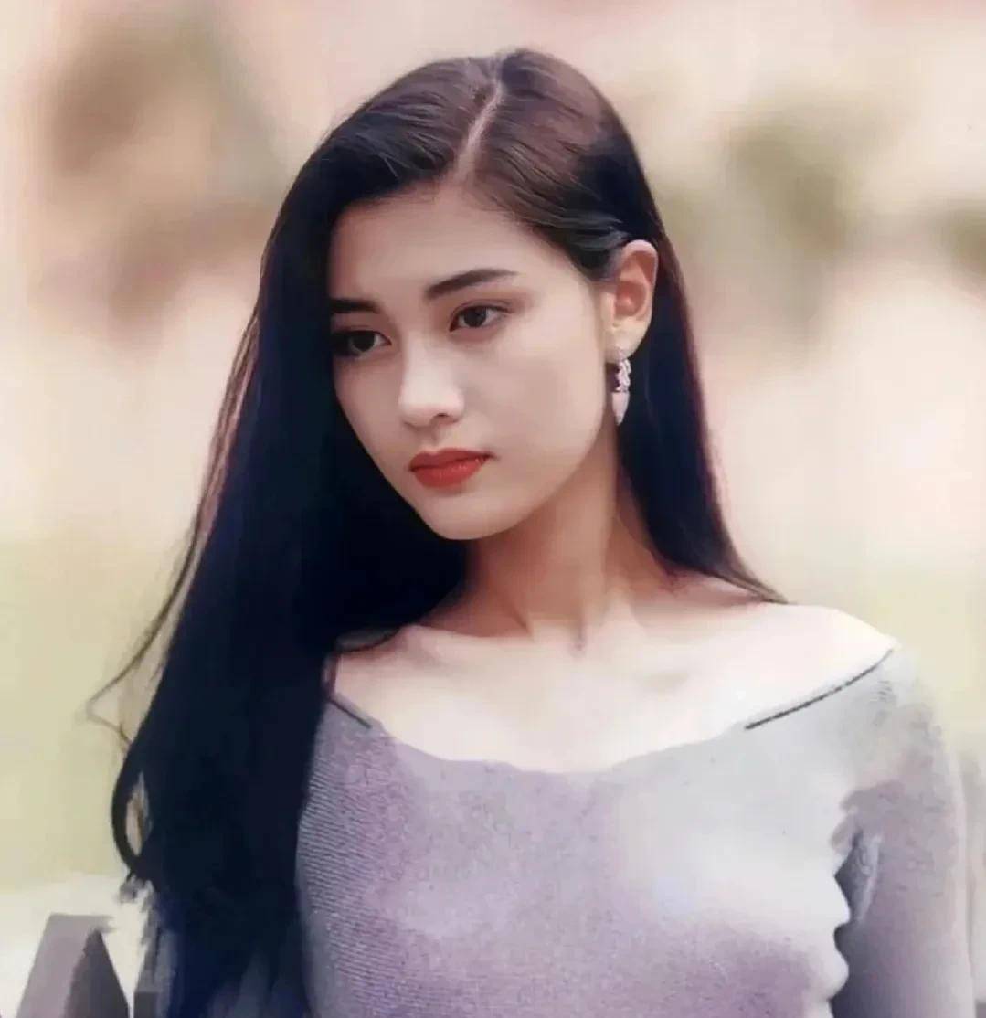 回顾最美港姐李嘉欣8段潇洒爱情,个个非富则贵,最后嫁入豪门_刘銮雄