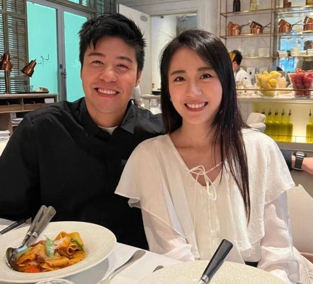 前港姐越爱越高调恋情曝光,男方家庭富贵是唱片公司