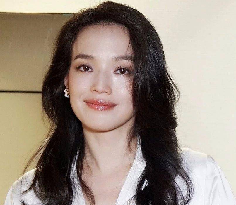 目前关于它的介绍还很少,看舒淇的表现应该是旅游公路式的真人秀,还带