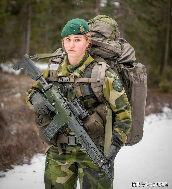 瑞典的主要轻武器是 ak5 突击步枪(本地化的 fn fnc)sako 已经在 ar