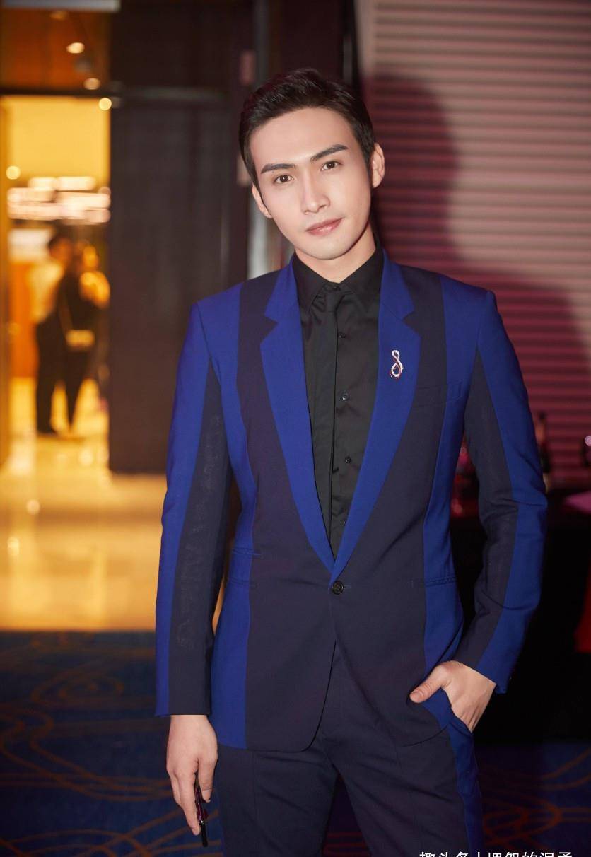 我却关注张彬彬手放的位置,甜到了_节目_嘉宾_龚俊